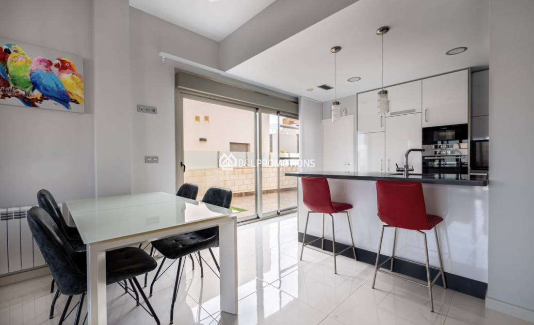 Reventa - Chalet independiente -
Orihuela Costa - Villamartin