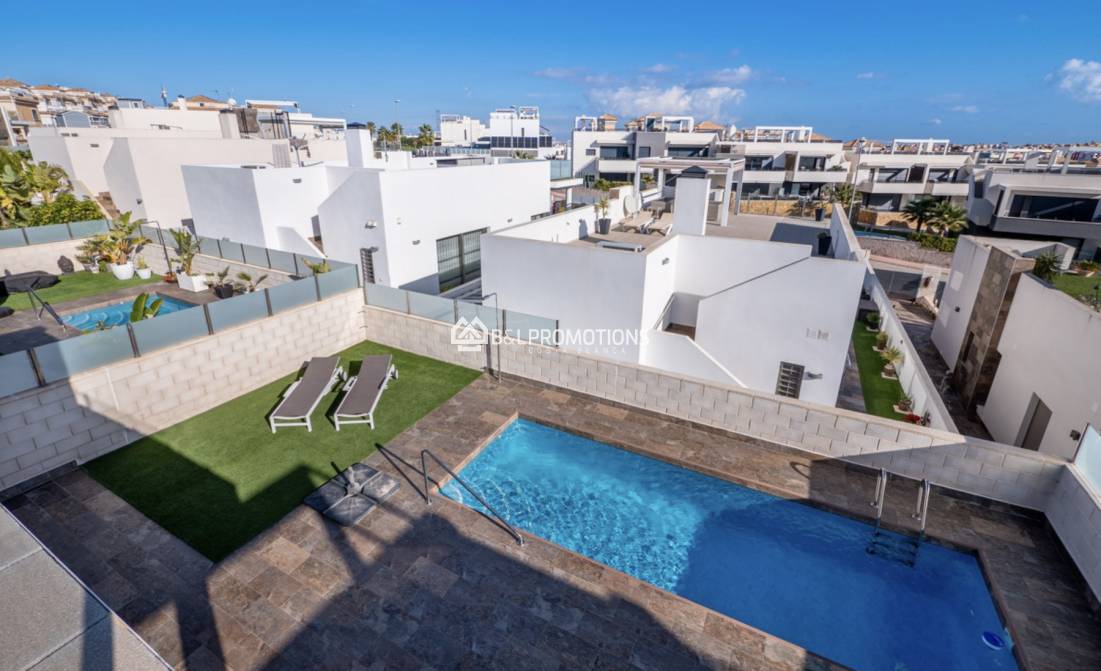 Reventa - Chalet independiente -
Orihuela Costa - Villamartin