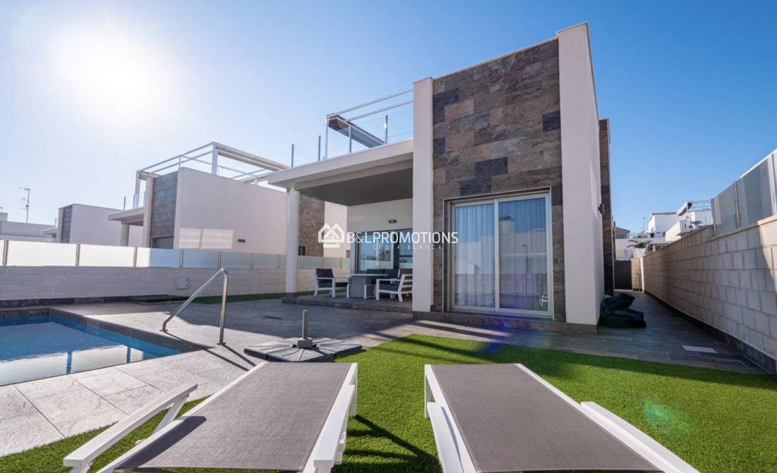 Reventa - Chalet independiente -
Orihuela Costa - Villamartin