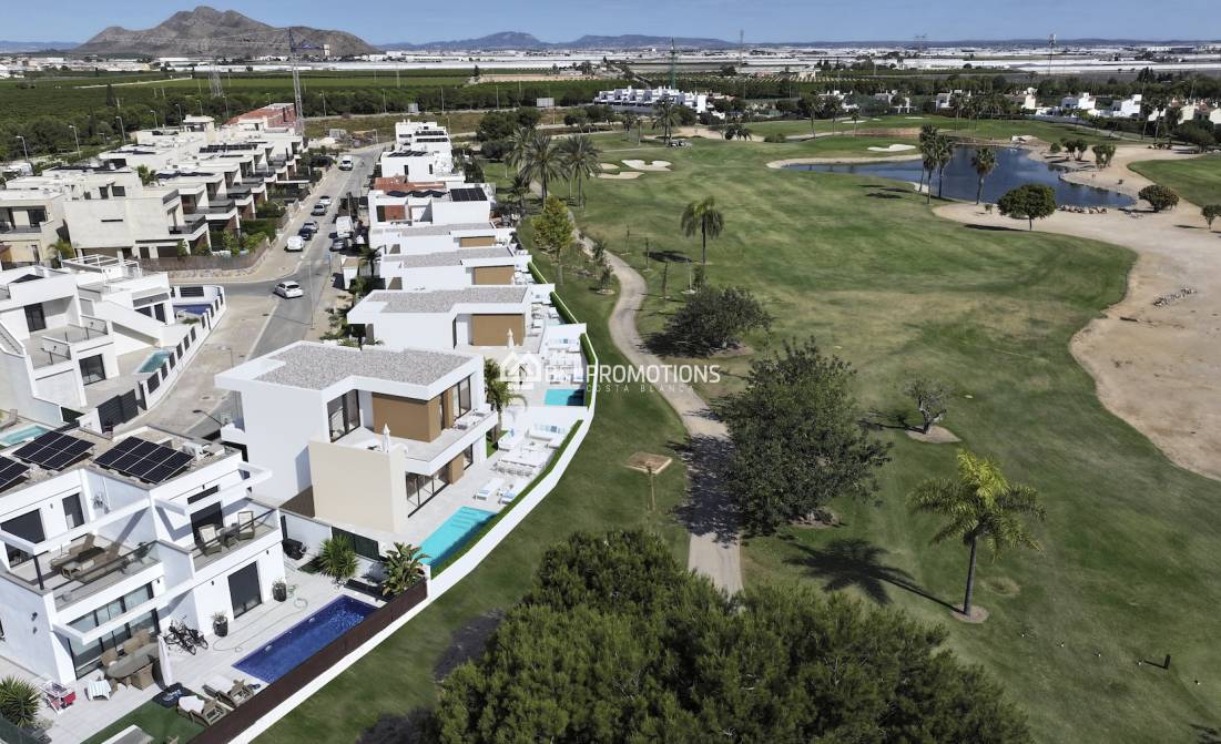 Nueva construcción - Chalet independiente -
Los Alcázares - Roda Golf