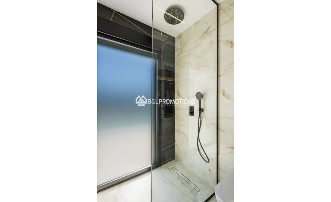 Nueva construcción - Chalet independiente -
Alicante - La Finca Golf