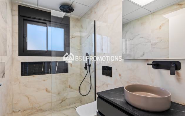 Nueva construcción - Chalet independiente -
Alicante - La Finca Golf