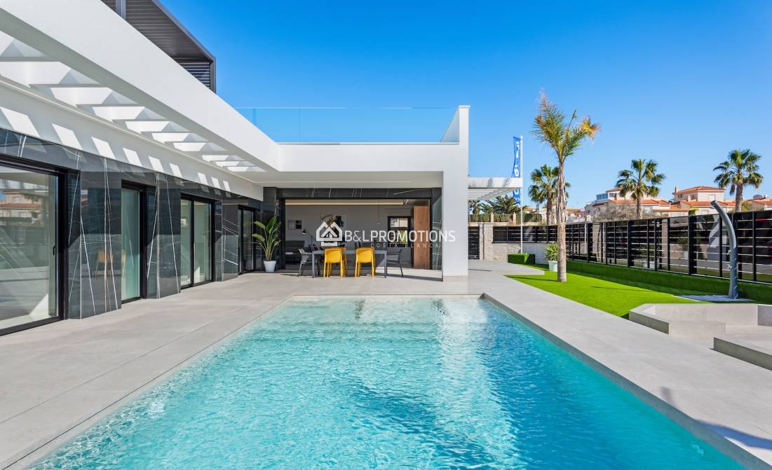 Nueva construcción - Chalet independiente -
Alicante - La Finca Golf