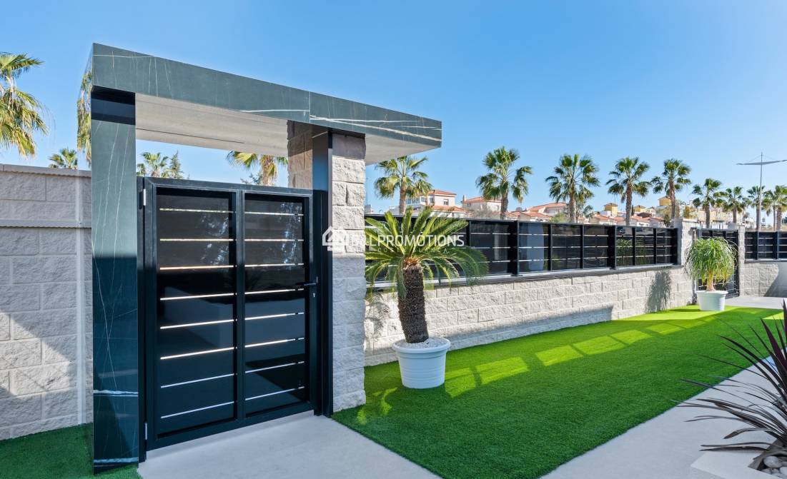 Nueva construcción - Chalet independiente -
Alicante - La Finca Golf