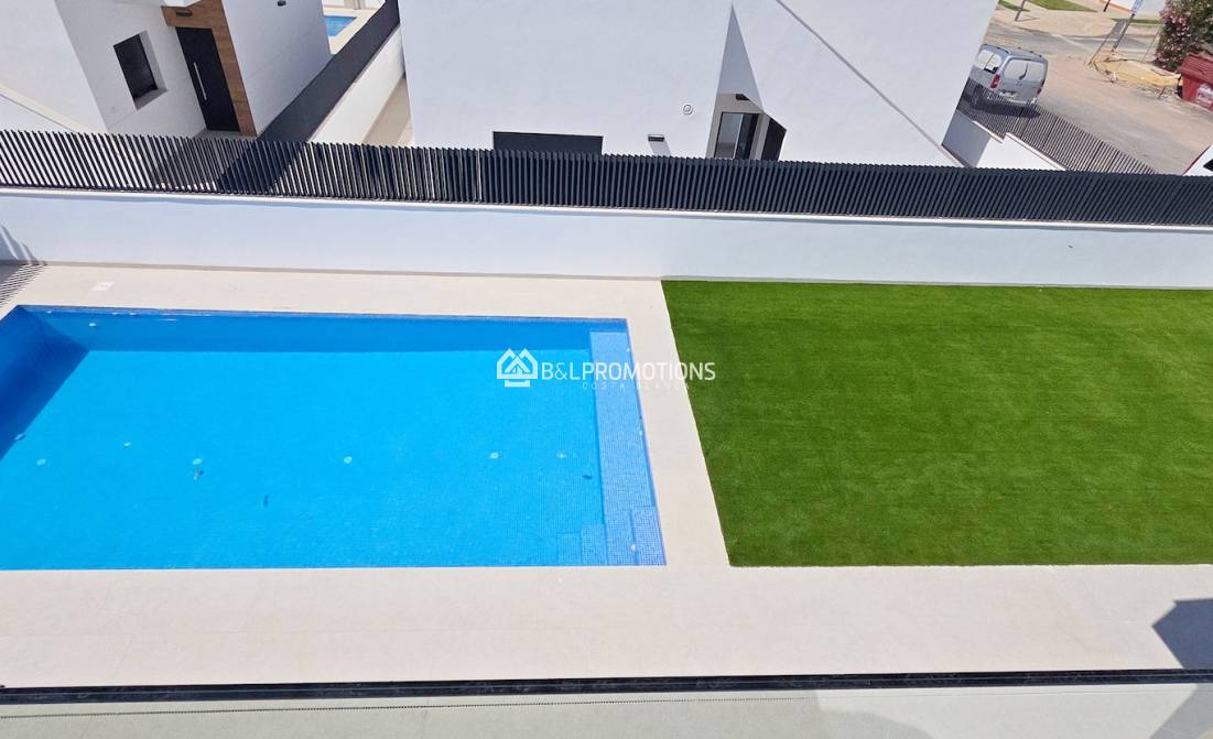 Nueva construcción - Chalet independiente -
Alhama - Golf
