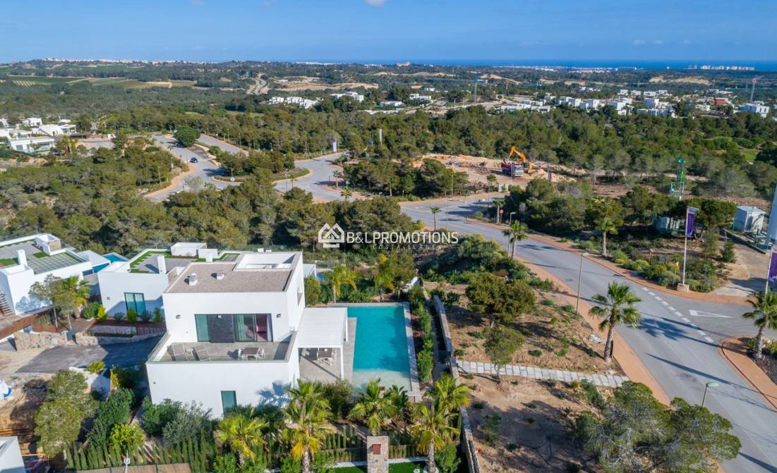 Luxusvilla zum Verkauf in Las Colinas Golf 