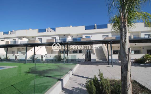 Moderne begane grond woning met zwembad te koop in Pilar de la Horadada, Alicante, Spanje